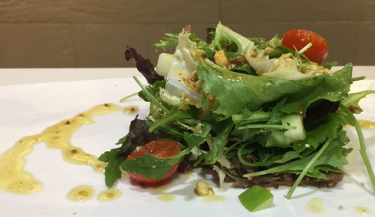 Ensalada verde con tomates cherry